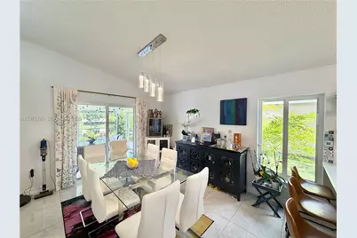 415 NW 165th Ave, Pembroke Pines, FL 33028 - Photo 7