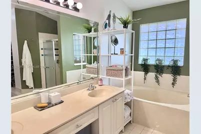 415 NW 165th Ave, Pembroke Pines, FL 33028 - Photo 25