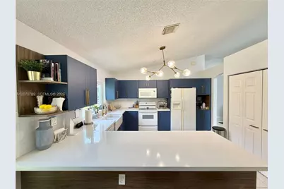 415 NW 165th Ave, Pembroke Pines, FL 33028 - Photo 15
