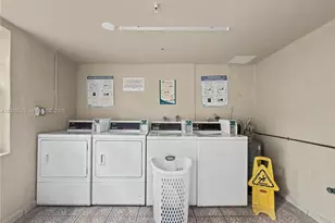 8411 NW 8th St, Miami, FL 33126 - Photo 23