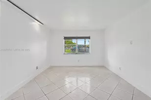 8411 NW 8th St, Miami, FL 33126 - Photo 15