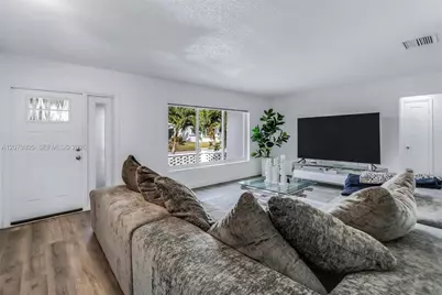 6810 NW 74th Pl, Tamarac, FL 33321 - Photo 11