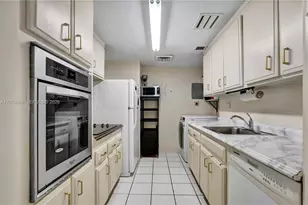 2451 Brickell Ave, Miami, FL 33129 - Photo 17