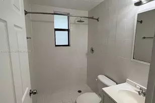 421 SW 6th St, Miami, FL 33130 - Photo 5