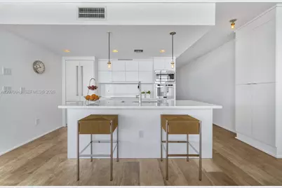 5875 Collins Ave #1102, Miami Beach, FL 33140 - Photo 7