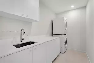 527 Orton Ave, Fort Lauderdale, FL 33304 - Photo 13