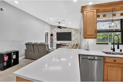 4225 NW 7th Pl, Deerfield Beach, FL 33442 - Photo 17