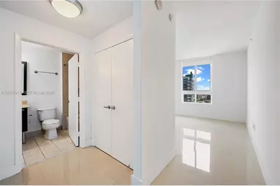 1900 N Bayshore Dr #4302, Miami, FL 33132 - Photo 23