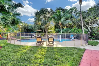 14330 SW 20th St, Davie, FL 33325 - Photo 3