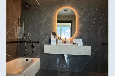 20 NE 11 Street #3605, Miami, FL 33132 - Photo 7