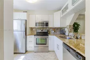 3095 N Oakland Forest Dr, Oakland Park, FL 33309 - Photo 9