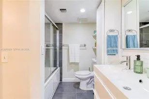 3095 N Oakland Forest Dr, Oakland Park, FL 33309 - Photo 17