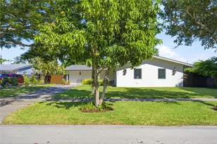 9780 Bel Aire Dr, Cutler Bay, FL 33157 - Photo 3