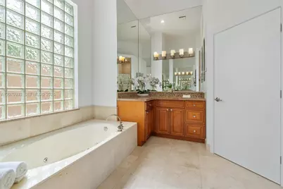 2733 Meadowood Dr, Weston, FL 33332 - Photo 15