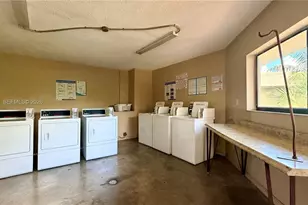 8615 NW 8th St, Miami, FL 33126 - Photo 31