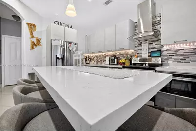 8061 NW 114th Pl #8061, Doral, FL 33178 - Photo 9