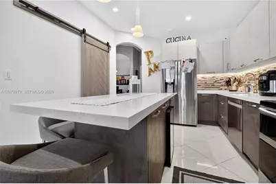 8061 NW 114th Pl #8061, Doral, FL 33178 - Photo 5
