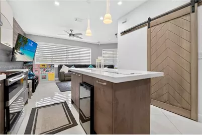 8061 NW 114th Pl #8061, Doral, FL 33178 - Photo 7