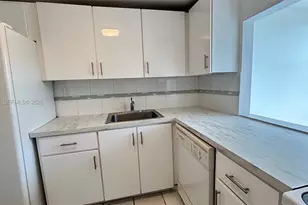 210 172nd St, Sunny Isles Beach, FL 33160 - Photo 3