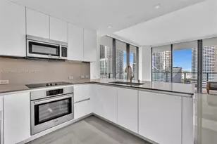 68 SE 6th St, Miami, FL 33131 - Photo 11