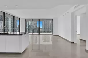 68 SE 6th St, Miami, FL 33131 - Photo 5