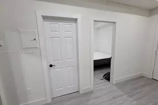 734 SW 4th St, Miami, FL 33130 - Photo 9