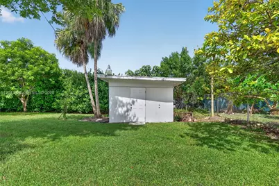 10890 SW 95th St, Miami, FL 33176 - Photo 59