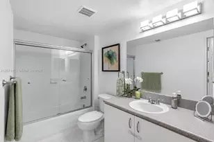 816 NW 11th St, Miami, FL 33136 - Photo 11