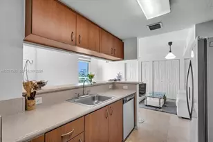 816 NW 11th St, Miami, FL 33136 - Photo 5