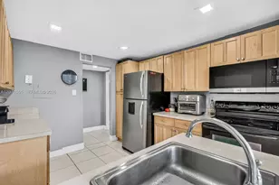 16565 NE 26th Ave, North Miami Beach, FL 33160 - Photo 15