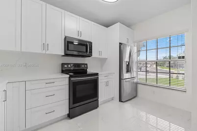 12133 SW 3rd St #12133, Pembroke Pines, FL 33025 - Photo 7