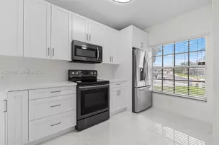 12133 SW 3rd St, Pembroke Pines, FL 33025 - Photo 7