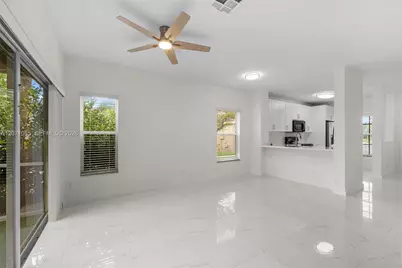 12133 SW 3rd St #12133, Pembroke Pines, FL 33025 - Photo 13