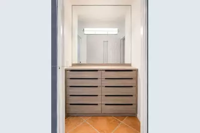 800 West Ave #817, Miami Beach, FL 33139 - Photo 11