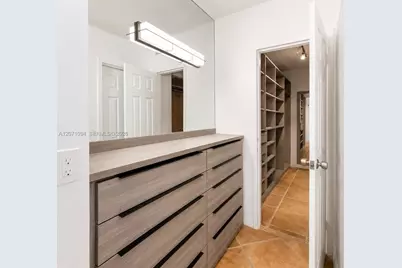 800 West Ave #817, Miami Beach, FL 33139 - Photo 9