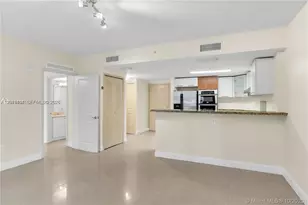 170 SE 14th St, Miami, FL 33131 - Photo 7