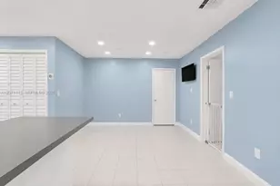 525 NW 100th Ct, Miami, FL 33172 - Photo 15