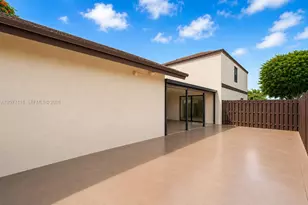 525 NW 100th Ct, Miami, FL 33172 - Photo 9