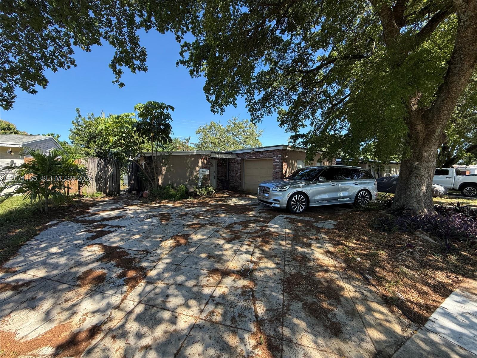 2751 N 66th Ave - 2751 N 66th Ave, Hollywood, FL 33024 Luxury Property | Jose Angel Pina