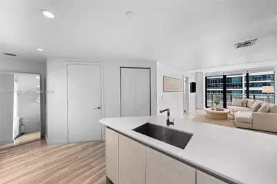 1300 S Miami Ave #3709, Miami, FL 33130 - Photo 5