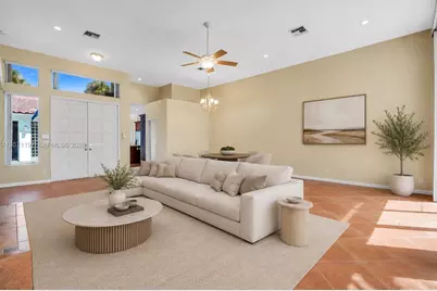 1051 W Bel Aire Dr W, Pembroke Pines, FL 33027 - Photo 5