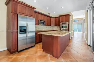 1051 W Bel Aire Dr W, Pembroke Pines, FL 33027 - Photo 9