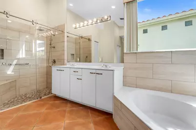 1051 W Bel Aire Dr W, Pembroke Pines, FL 33027 - Photo 17