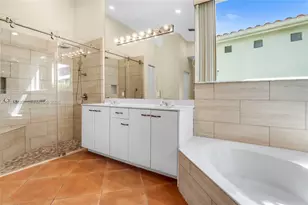 1051 W Bel Aire Dr W, Pembroke Pines, FL 33027 - Photo 17