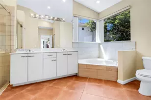 1051 W Bel Aire Dr W, Pembroke Pines, FL 33027 - Photo 15