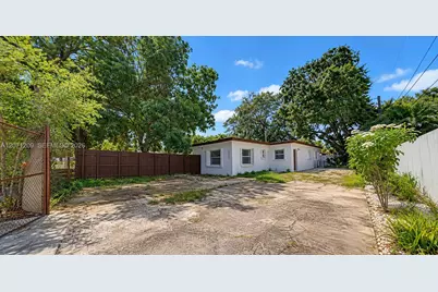 2101 NW 93rd Ter, Miami, FL 33147 - Photo 21