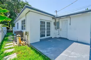 1298 NE 199th St, Miami, FL 33179 - Photo 25