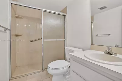 250 Jacaranda Dr #703, Plantation, FL 33324 - Photo 25
