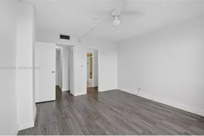 250 Jacaranda Dr #703, Plantation, FL 33324 - Photo 19