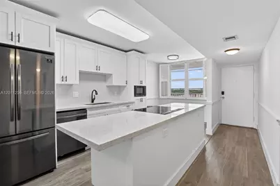 250 Jacaranda Dr #703, Plantation, FL 33324 - Photo 9